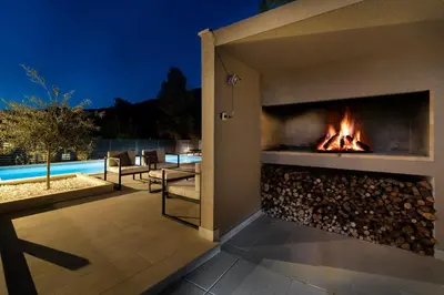 Bazen u objektu Villa Nina with private 32 sqm heated pool, 5 bedrooms, fun zone, 850m from the beach ili u blizini