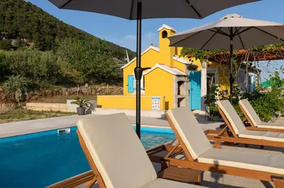 Bazen u objektu Olive Trees Cottage ili u blizini