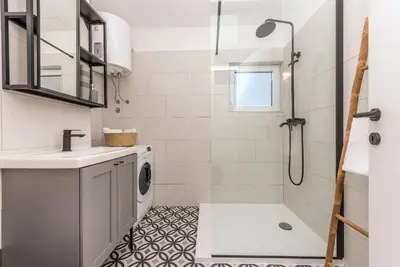 Kupaonica u objektu Vista Mare Apartment - 3 Bedroom, Sea View
