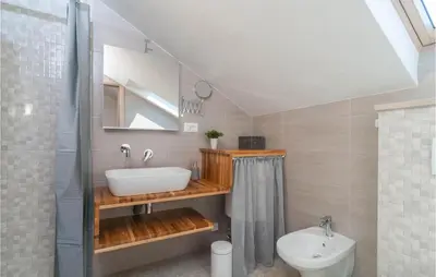 Kupaonica u objektu Nice Apartment In Supetar With Wifi