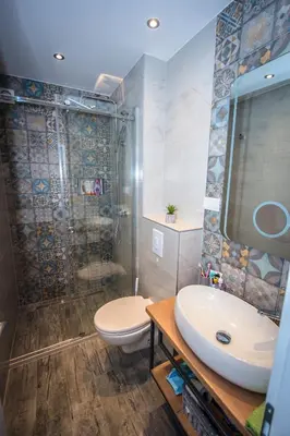 Kupaonica u objektu Deluxe 2 bedroom apartment with sea view
