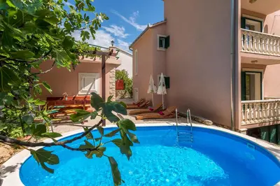 Bazen u objektu Villa Ana Medici ili u blizini