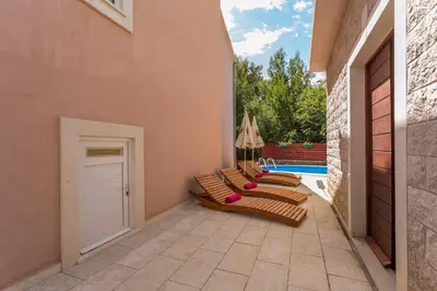 Bazen u objektu Villa Ana Medici ili u blizini