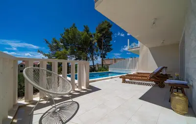 Bazen u objektu Stunning Home In Sumartin ili u blizini