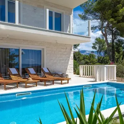 Stunning Home In Sumartin