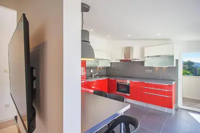 Kuhinja ili čajna kuhinja u objektu House Anavi