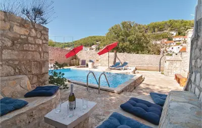 Bazen u objektu Holiday Home Pucisca Gospe Lurdske ili u blizini