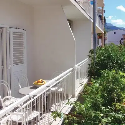 Nice Apartment In Makarska