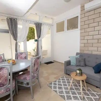 Studio apartment Tonći