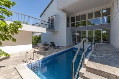 Bazen u objektu Villa Green Castle ili u blizini