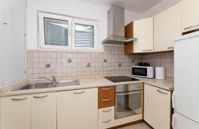 Kuhinja ili čajna kuhinja u objektu Apartment Nona - Center, 150 meters from the beach