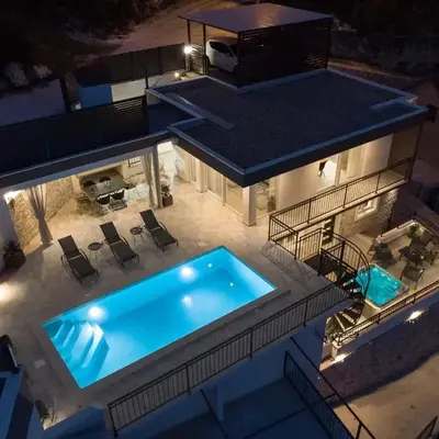 Villa Stella with 32 sqm private heated pool Jacuzzi Sauna Media room 3 bedrooms