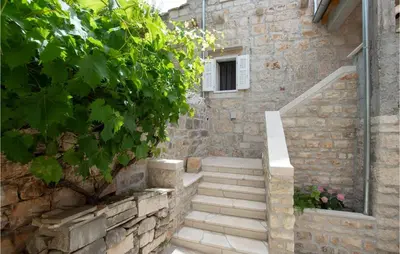 Tlocrt objekta 3 Bedroom Cozy Home In Povlja