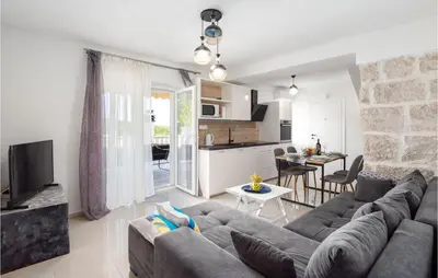 TV i/ili zabavni centar u objektu 3 Bedroom Cozy Home In Povlja