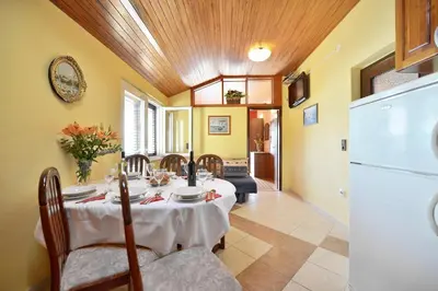 Kuhinja ili čajna kuhinja u objektu Apartmani Villa Bose