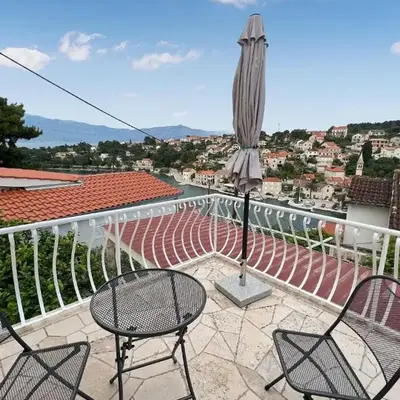 Beach Front Home In Splitska With House Sea View