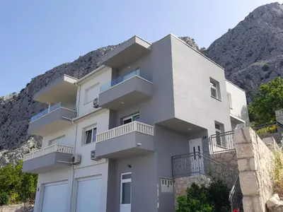 Pogled na planine ili pogled na planine iz apartmana