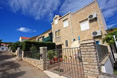 Zgrada u kojoj se nalazi apartman
