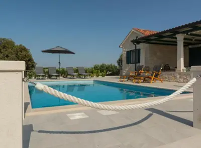Bazen u objektu Holiday home Blato ili u blizini