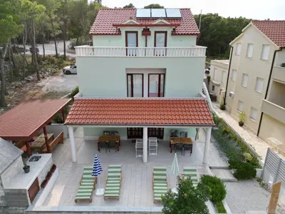 Zgrada u kojoj se nalazi apartman