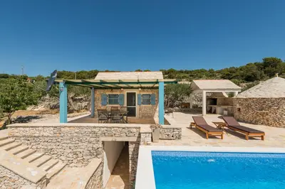 Bazen u objektu House with a swimming pool - Olive Grove Sumartin ili u blizini