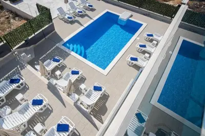 Bazen u objektu Apartments Ivan ili u blizini