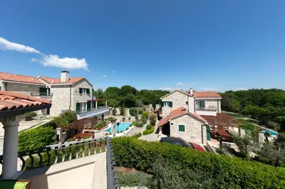 Zgrada u kojoj se nalazi vila