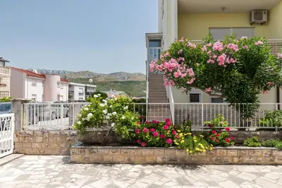 Pogled na planine ili pogled na planine iz apartmana