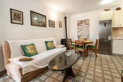 Kuhinja ili čajna kuhinja u objektu Apartments Antonija