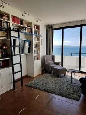 Knjižnica u apartmanu