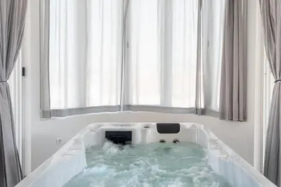 Kupaonica u objektu HOT TUB Sea View SPA