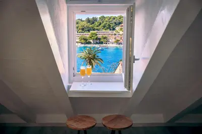 Bazen u objektu The Renaissance - ZF Hvar ili u blizini