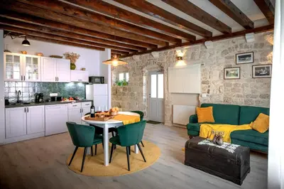 Kuhinja ili čajna kuhinja u objektu The Renaissance - ZF Hvar
