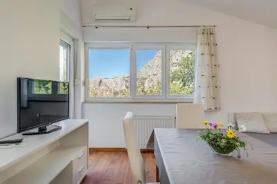 TV i/ili zabavni centar u objektu Pikolo Apartments Omiš