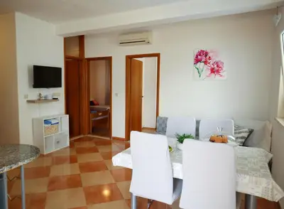 TV i/ili zabavni centar u objektu Apartment Valentina - private pool,200m from beach