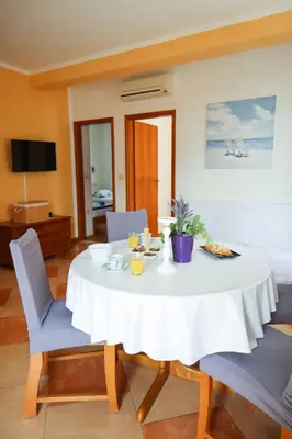 TV i/ili zabavni centar u objektu Apartment Valentina - private pool,200m from beach