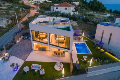 Bazen u objektu Luxury Villa Una Split ili u blizini