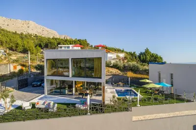 Pogled na planine ili pogled na planine iz vila