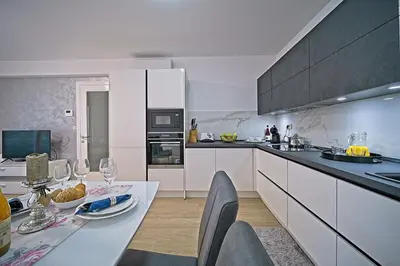 Kuhinja ili čajna kuhinja u objektu Exclusive Makarska Apartment Aurora
