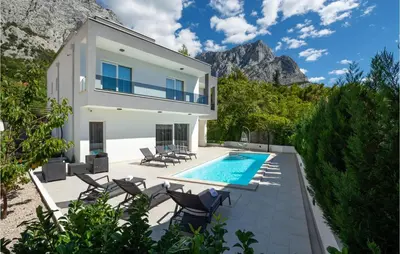 Bazen u objektu Beautiful Home In Bast ili u blizini