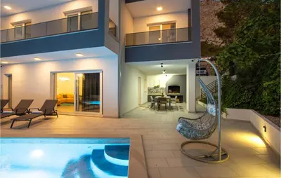 Bazen u objektu Beautiful Home In Bast ili u blizini