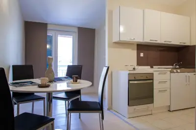 Kuhinja ili čajna kuhinja u objektu Apartments Toni