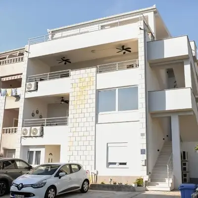 Apartments with parking space Makarska - 19795