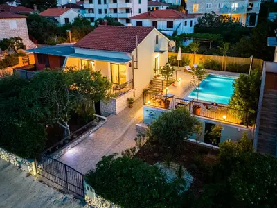Bazen u objektu Holiday Home Josipa ili u blizini