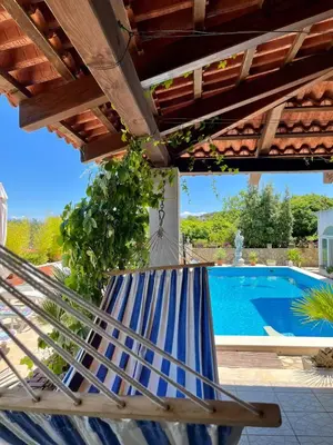 Bazen u objektu Apartman Gorana with swimming pool ili u blizini