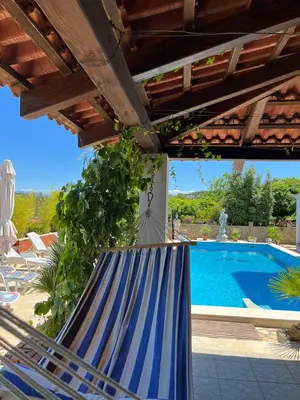 Bazen u objektu Apartment with swimming pool ili u blizini