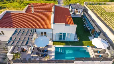 Bazen u objektu Villa Fortuna ili u blizini