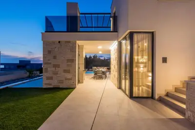Bazen u objektu Luxury Villa RoMa 1 ,with heated saltwater pool, parking, high speed Internet, BBQ, ili u blizini
