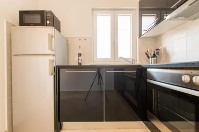 Kuhinja ili čajna kuhinja u objektu Apartman Ivy - Free Beach Parking