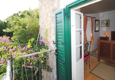 Balkon ili terasa u objektu Antique apartment in the center of Brela